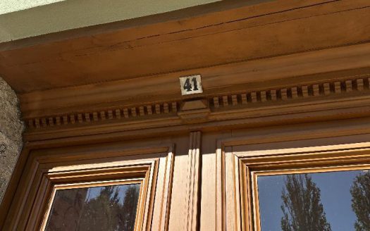 Traumhafte Denkmal-Wohnung mit Lift, Balkon, Parkett, Design Bad