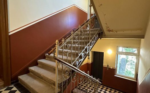 Traumhafte Denkmal-Wohnung mit Lift, Balkon, Parkett, Design Bad