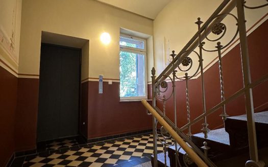 Traumhafte Denkmal-Wohnung mit Lift, Balkon, Parkett, Design Bad