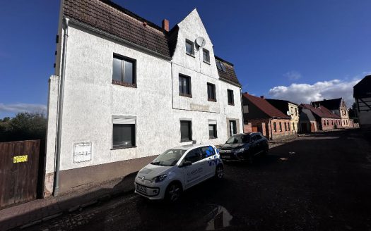 Die Gelegenheit! Sanierungs-MFH mit großem Grundstück (Stellplätze mgl.)