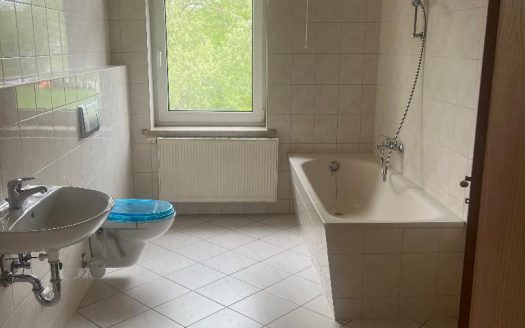 3 ZBK in Chemnitz * Bad mit Wanne und Fenster* und EBK*