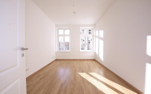 ERSTBEZUG nach Denkmalsanierung 3 Zimmer Dachgeschoss auf 2 Ebenen * ab 1.6.2026 *