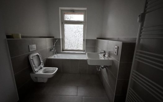 Traumhafte Denkmal-Wohnung mit Lift, Balkon, Parkett, Design Bad