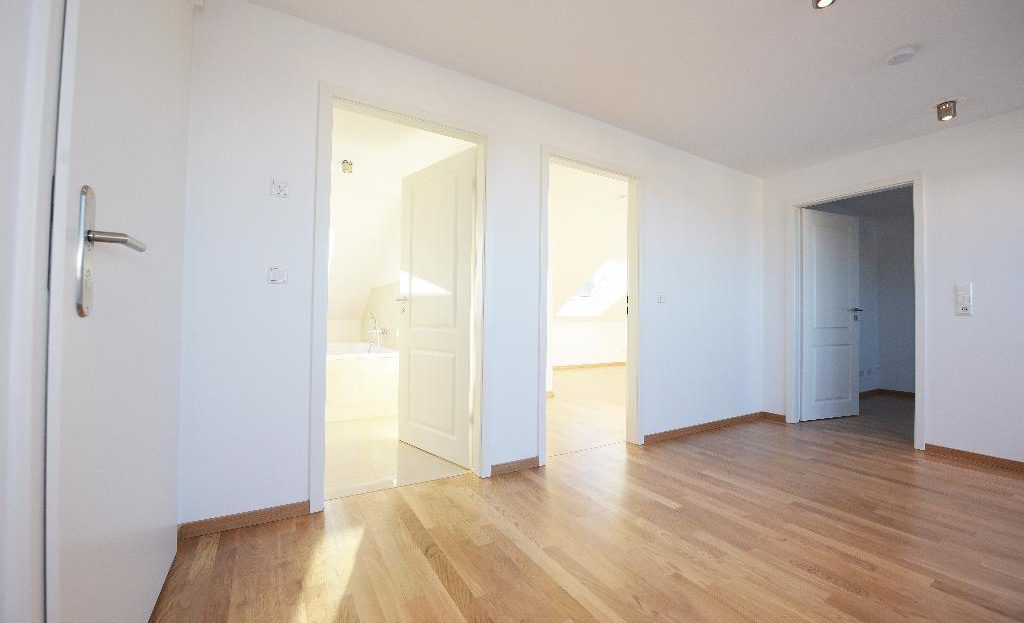 ERSTBEZUG nach Denkmalsanierung 3 Zimmer Dachgeschoss auf 2 Ebenen * ab 1.6.2026 * - Foto 1