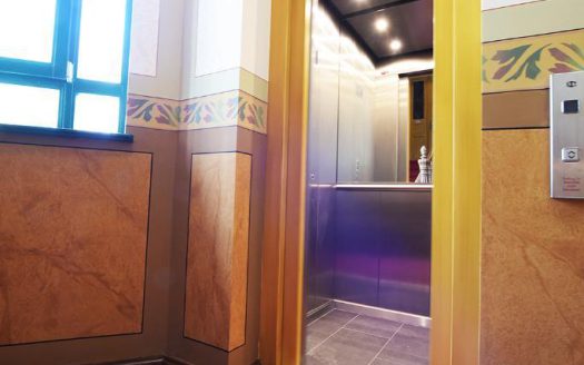 2 Zimmer Dachgeschoss * Parkett * Loggia * Lift * in Stötteritz *