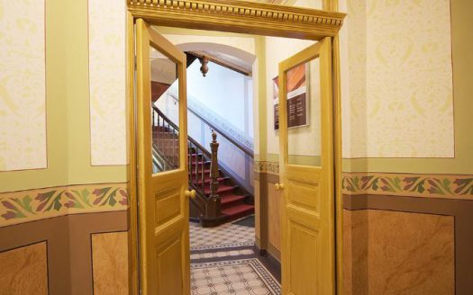 2 Zimmer Dachgeschoss * Parkett * Loggia * Lift * in Stötteritz *