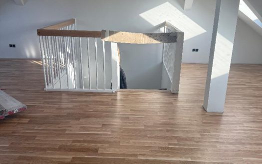 ERSTBEZUG nach Denkmalsanierung 3 Zimmer Dachgeschoss auf 2 Ebenen * ab 1.6.2026 *