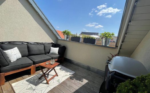 2 Zimmer Dachgeschoss * Parkett * Loggia * Lift * in Stötteritz *