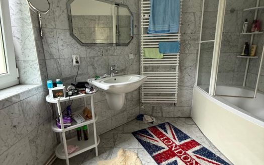 Zentrumsnah Wohnen * Maisionette * im Hinterhaus * Stellpaltz *