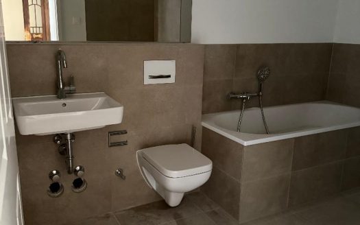 ERSTBEZUG nach Denkmalsanierung 3 Zimmer Dachgeschoss auf 2 Ebenen * ab 1.6.2026 *