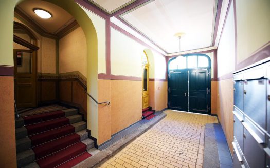 Dachgeschoss mit gehobener Ausstattung * Parkett * Terrasse *mit toller Aussicht im schönen Stötteritz*