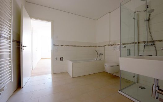 In Zentrumsnähe – moderner Neubau mit Tiefgarage * EBK * FuBo-Heizung * Lift usw.