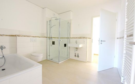In Zentrumsnähe – moderner Neubau mit Tiefgarage * EBK * FuBo-Heizung * Lift usw.